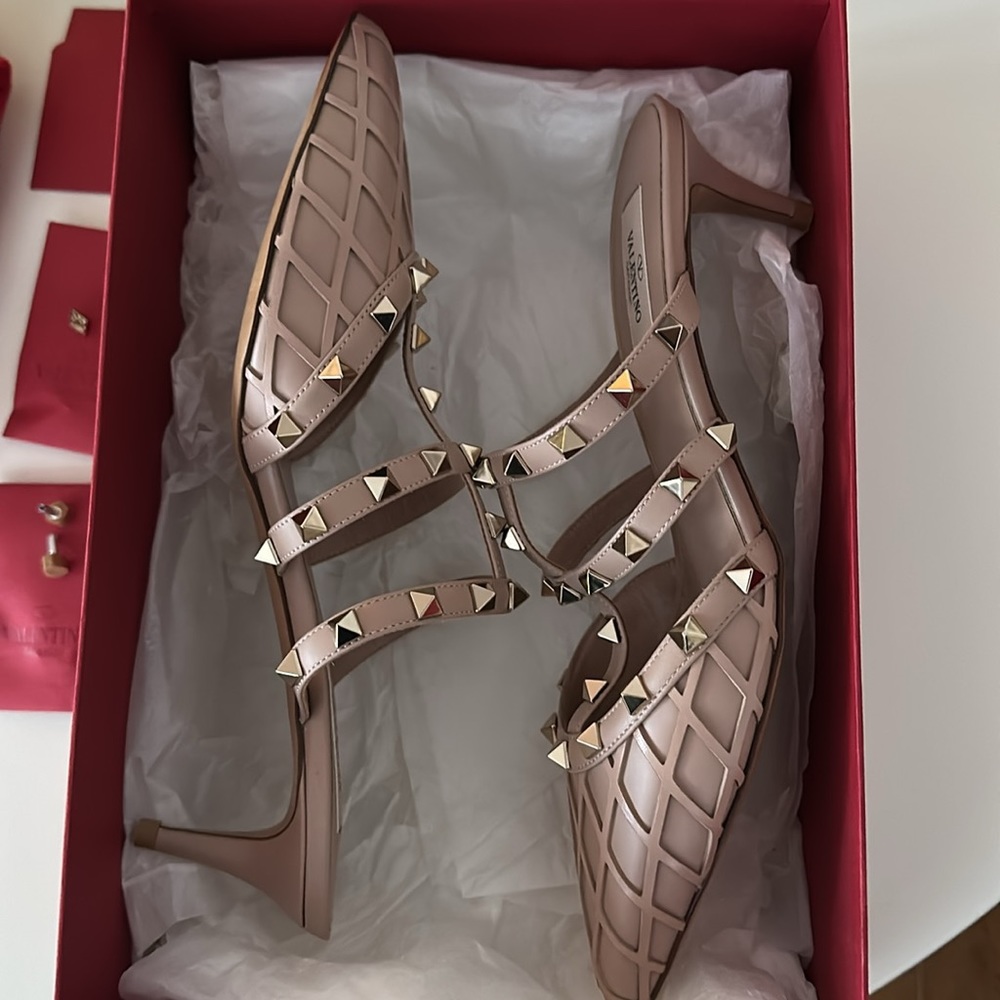 NIB Valentino Leather Rockstud Mules